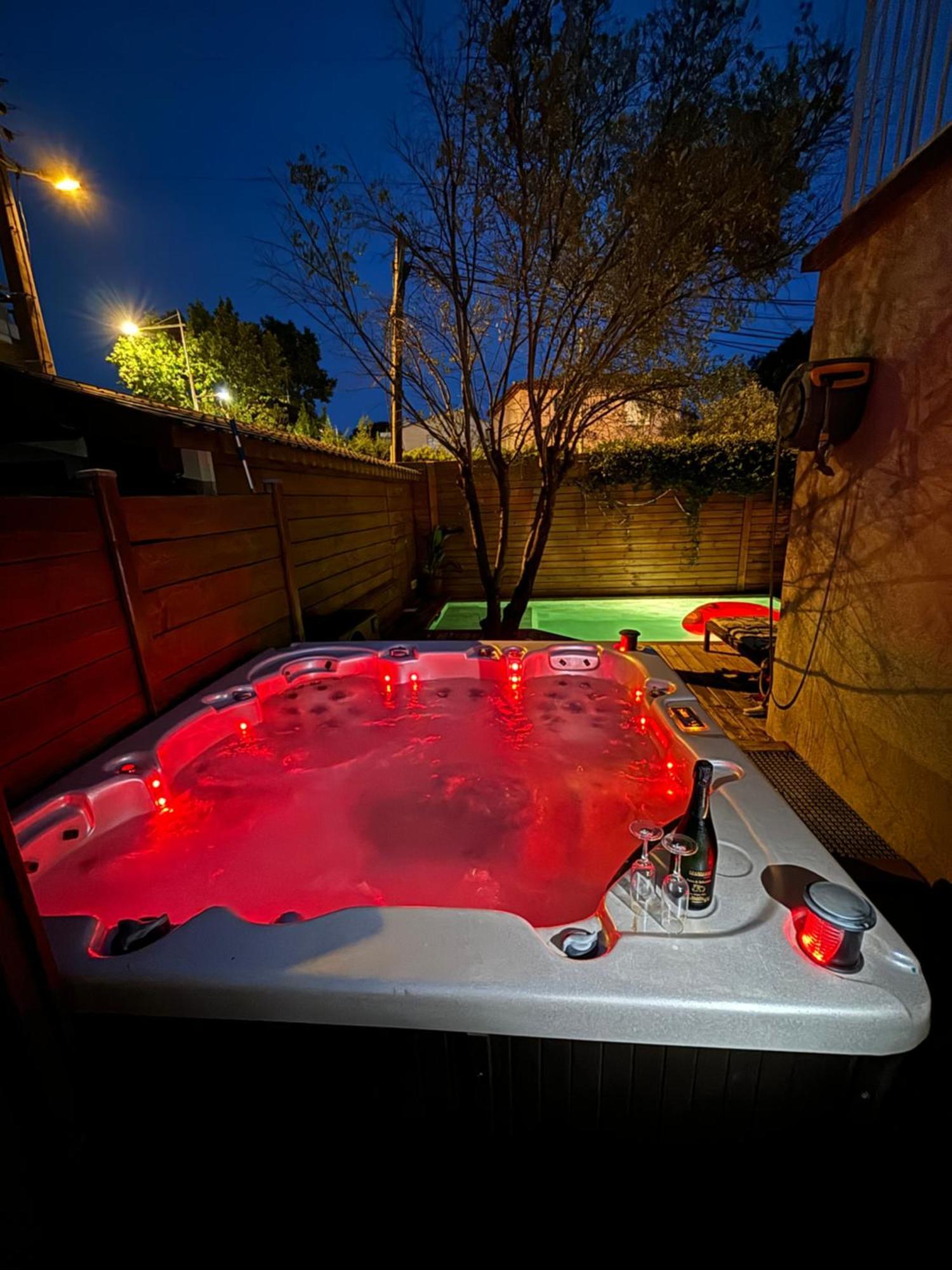 Maison Avec Piscine Et Jacuzzi Proche Des Plages Tulon Zewnętrze zdjęcie