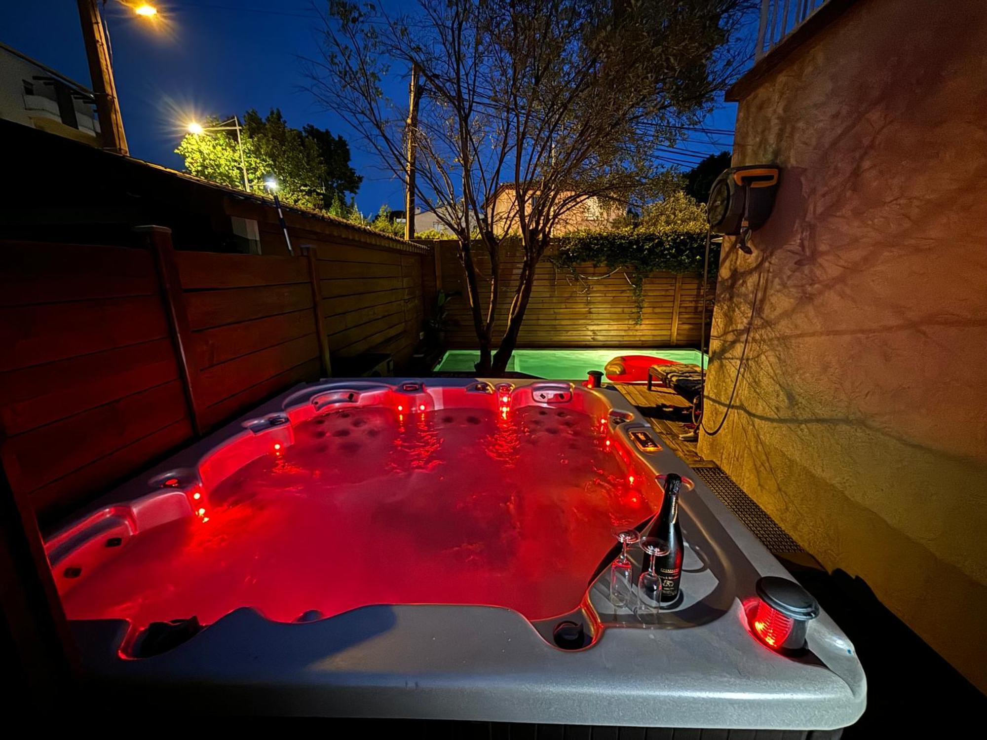 Maison Avec Piscine Et Jacuzzi Proche Des Plages Tulon Zewnętrze zdjęcie